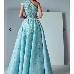 Blue dress I wear only ones for 4 hours